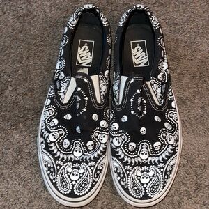 Vans classic slip on in skull paisley. Size 11.5